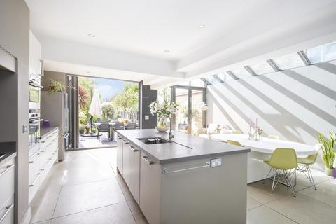 16 Manorgate Road, Kingston Upon Thames, KT2 7AL