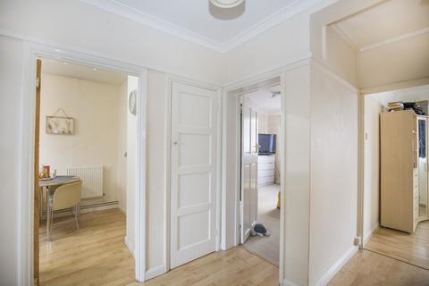 2 bedroom apartment for sale, Ravenscar Road, Surbiton KT6