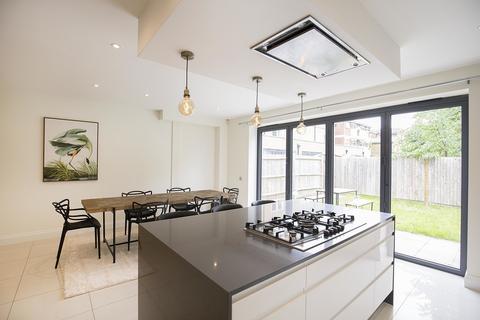 50b Park Road, Kingston Upon Thames, KT2 6AX