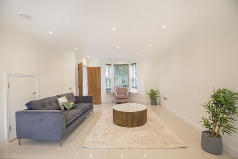 50b Park Road, Kingston Upon Thames, KT2 6AX