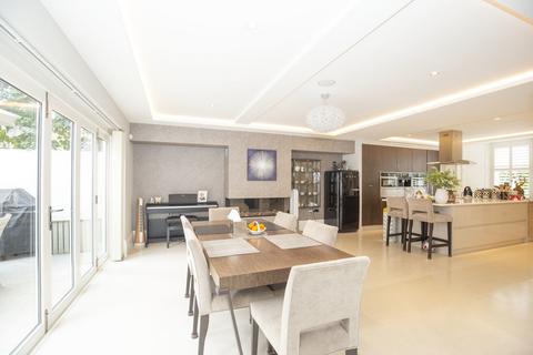 25a Grove Crescent, Kingston Upon Thames, KT1 2DG