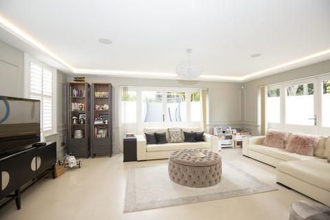 25a Grove Crescent, Kingston Upon Thames, KT1 2DG
