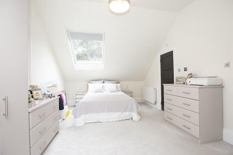 25a Grove Crescent, Kingston Upon Thames, KT1 2DG