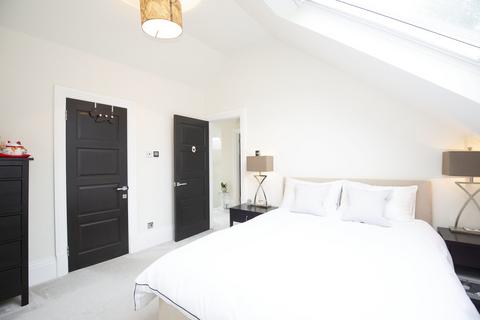 25a Grove Crescent, Kingston Upon Thames, KT1 2DG