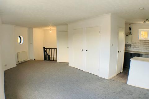 2 bedroom flat to rent, Sproughton Road, Ipswich IP1