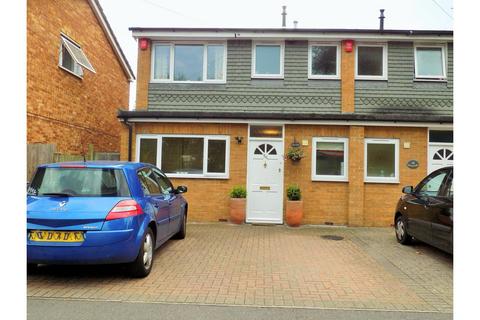 3 bedroom semi-detached house to rent, Colnbrook, Slough SL3