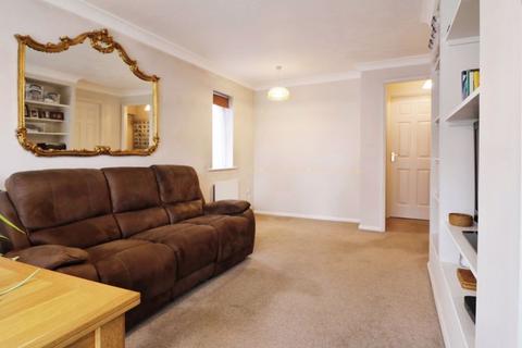 1 bedroom ground floor flat for sale, Common Road, Langley