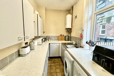 3 bedroom terraced house for sale, South Parade, Cleckheaton, BD19