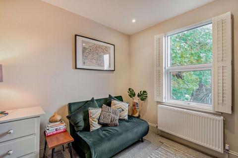 10 Pikes Hill, Epsom, KT17 4EA
