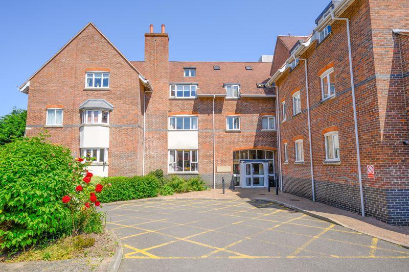 Bridge Street, Walton-On-Thames 1 bed retirement property - £165,000