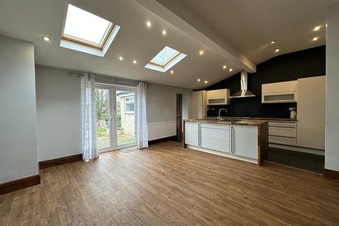 4 bedroom semi-detached house to rent, 3 Kildare Road, Swinton