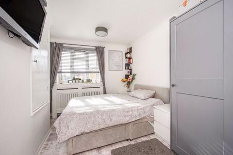 2 bedroom terraced house to rent, Alder Close, Slough