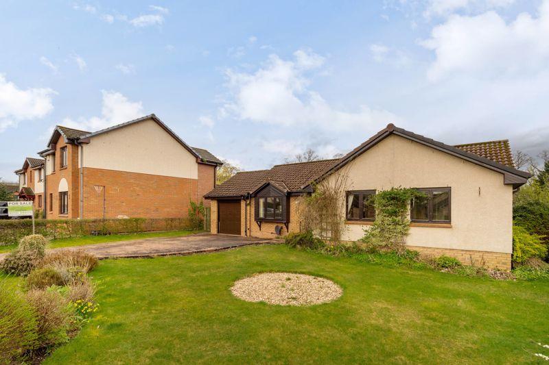 34 Glen Crescent, Peebles, EH45 9BS 3 bed detached bungalow for sale