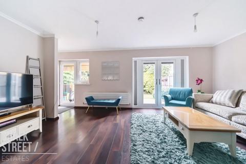 1 Christopher Close, Hornchurch, RM12 6RF