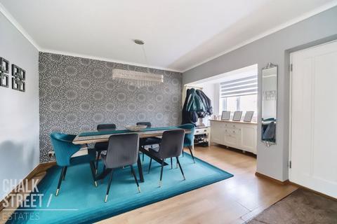 1 Christopher Close, Hornchurch, RM12 6RF