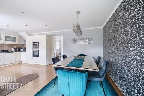 1 Christopher Close, Hornchurch, RM12 6RF