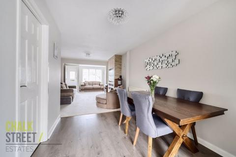 30 Camellia Close, Romford, RM3 0XW