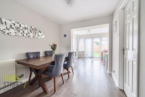 30 Camellia Close, Romford, RM3 0XW
