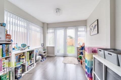 30 Camellia Close, Romford, RM3 0XW