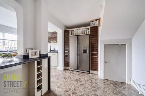 30 Camellia Close, Romford, RM3 0XW