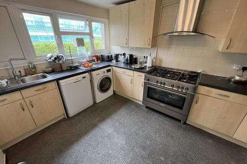 4 bedroom townhouse for sale, Hindhead Gardens, Northolt