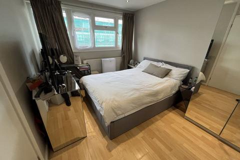 4 bedroom townhouse for sale, Hindhead Gardens, Northolt