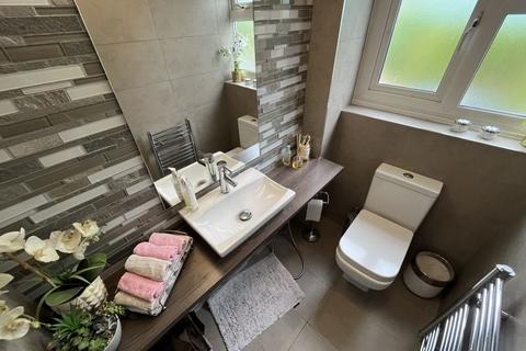 33 Hindhead Gardens, Northolt, UB5 5NE
