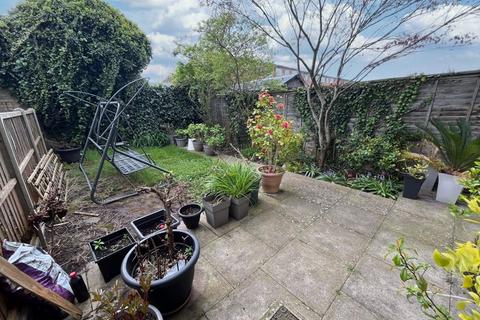33 Hindhead Gardens, Northolt, UB5 5NE