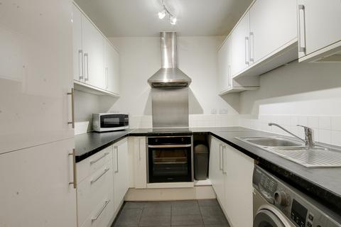 2 bedroom apartment to rent, Westgate Apartments Western Gateway, E16
