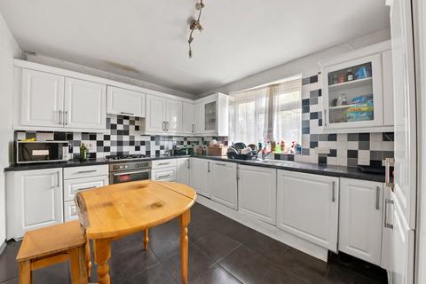 2 bedroom flat for sale, Beavers Lane, Hounslow TW4
