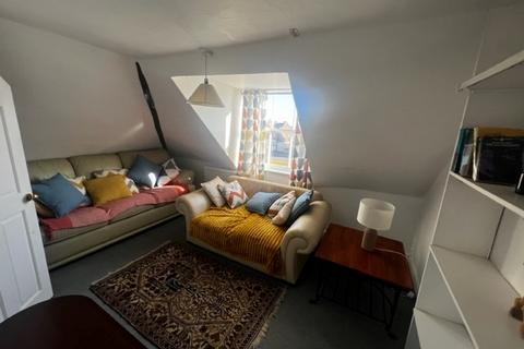 2 bedroom flat to rent, London Road, PE11