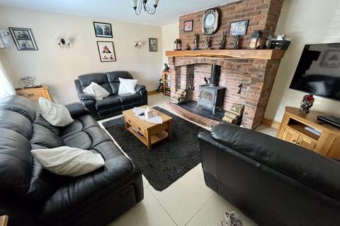 5 bedroom detached house for sale, Penygraig Road, Brymbo