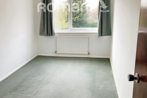 2 bedroom flat to rent, Riseley Road