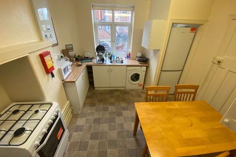 1 bedroom in a flat share to rent, A specious double room to let, Hendon NW4