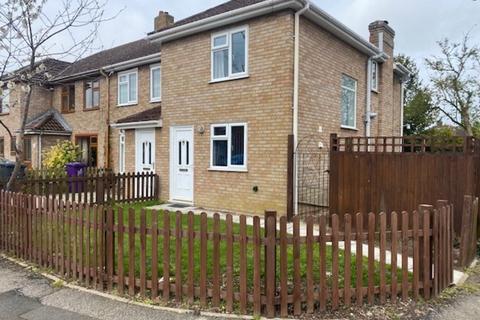 2 bedroom end of terrace house to rent, The Close, Royston SG8