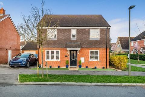 4 bedroom detached house for sale, Harmony Road, Horley RH6