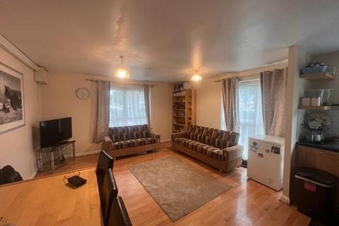 2 bedroom ground floor flat for sale, Romford Road, London E15