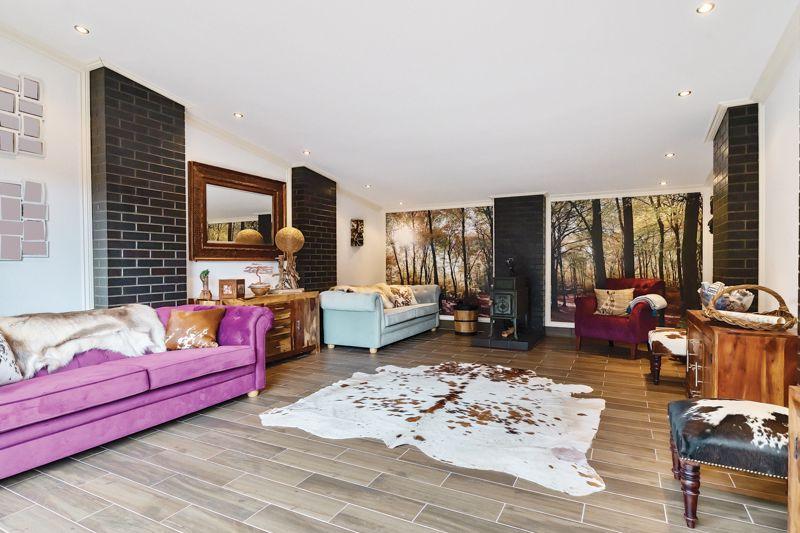 Tolladine Road, Worcester WR4 3 bed semidetached house for sale £375,000