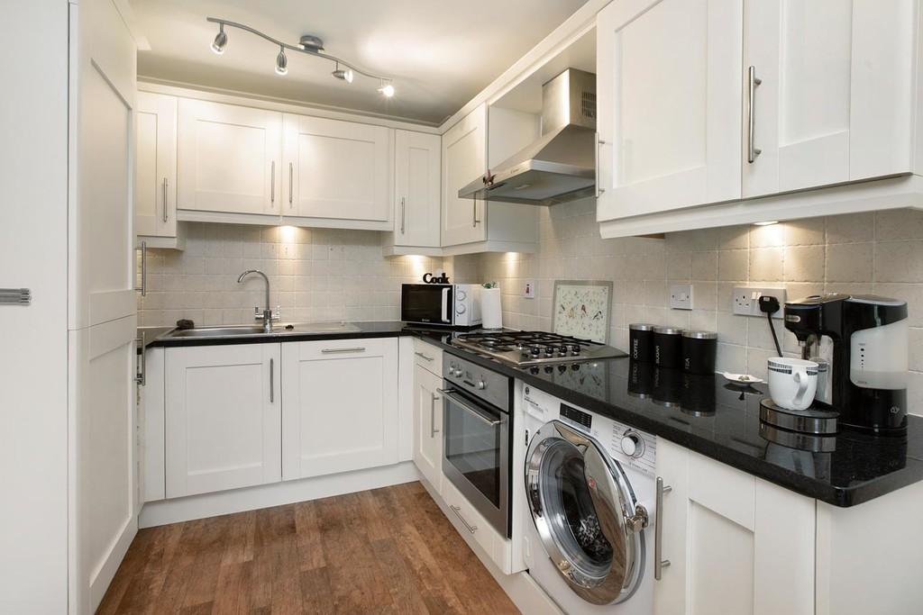 Yannon Drive, Teignmouth 2 bed ground floor flat for sale £258,000