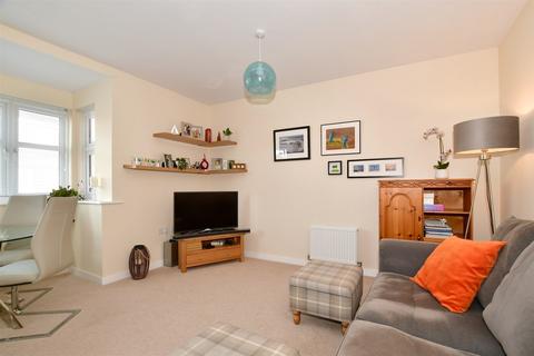 2 bedroom flat for sale, Kensett Avenue, Southwater, Horsham, West Sussex