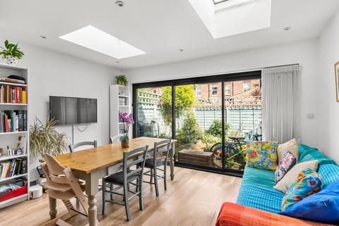 2 bedroom flat for sale, Adelaide Road, Ealing, London, W13 9ED