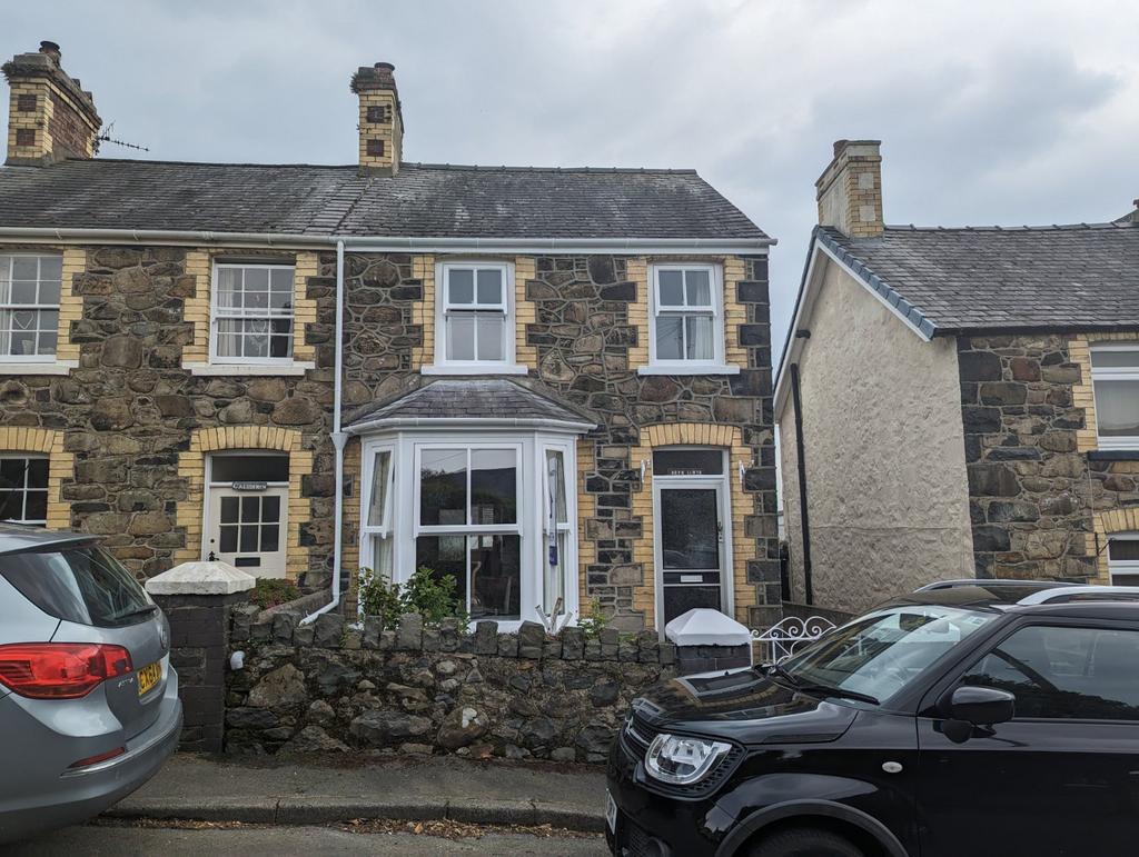 Mount Road, Llanfairfechan, Conwy, LL33 3 bed semidetached house for