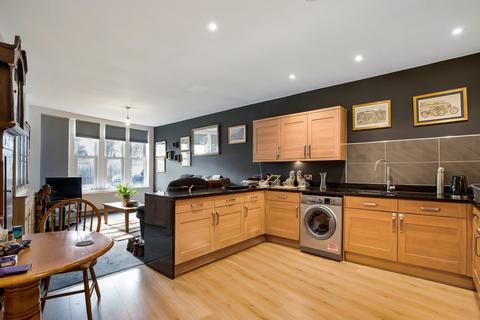 2 bedroom flat for sale, Farnley Road, Menston, Ilkley, West Yorkshire, LS29