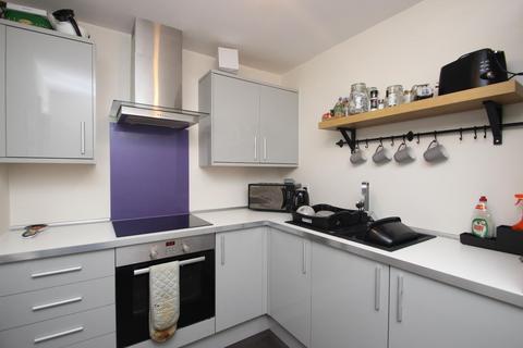 2 bedroom flat to rent, Harehills Lane, Leeds, West Yorkshire, LS7