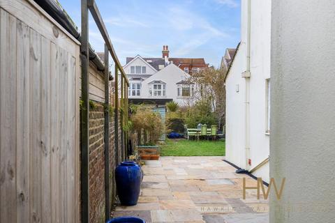 5 bedroom end of terrace house for sale, Walsingham Road, Hove, BN3 4FF