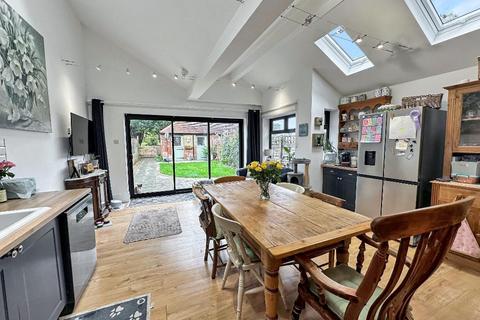 Wade Cottage Farleigh Common, Warlingham, CR6 9PE