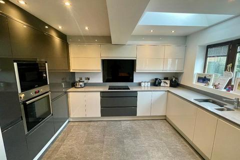 36 Cropton Road, Royston, Barnsley, S71 4JJ