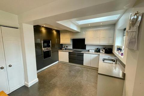 36 Cropton Road, Royston, Barnsley, S71 4JJ