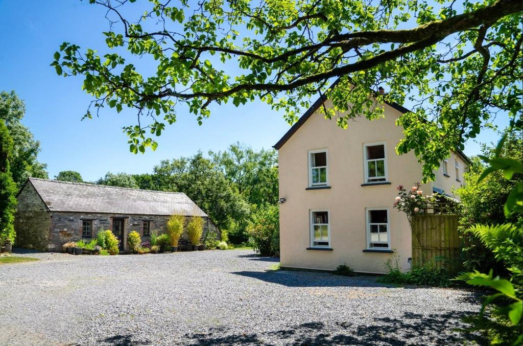 Longhouse Cottage