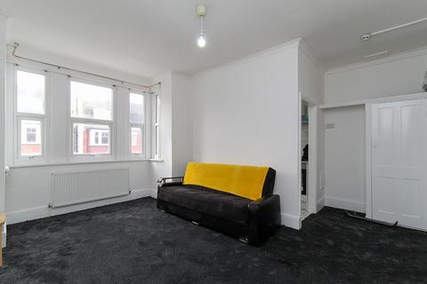 2 bedroom flat to rent, Melrose Avenue, London NW2